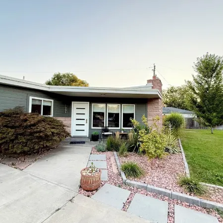 Boutique Style 1956-Mcm Home with Hot Tub in SE Boise!