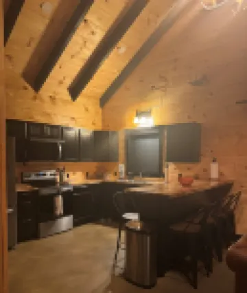 Cozy cabin with in the heart of Benezette, 1 mile from viewing center.