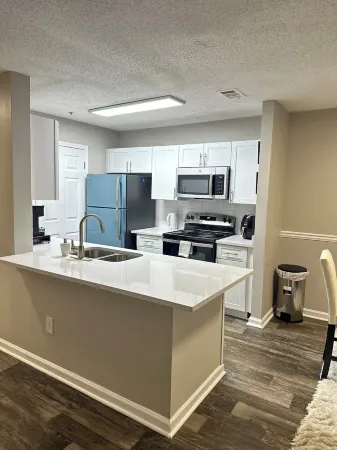 Chic 2-bedroom with fitness room, WiFi in delightful Marietta