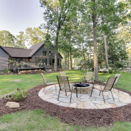 Breezy Point Cabin: Deck w/ Golf Course Views!