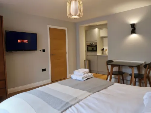 REFURBISHED! Townhouse studio apartment