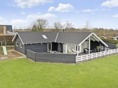 "Hansa" - 900m from the Sea