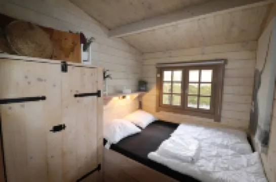 楚馬魯姆的小木屋，帶有游泳池和網球場