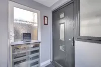 4 Bed House-Garden-Parking-15 Min Elizabeth Line Hotels in Dagenham