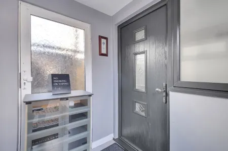 4 Bed House-Garden-Parking-15 Min Elizabeth Line