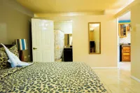 Cozy 1-bedroom apartment in charming Mandeville with WiFi, AC Hotels in 