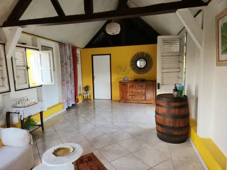 A little paradise, a haven of peace... far from city noise... Отели в г. Ривьер-Сале