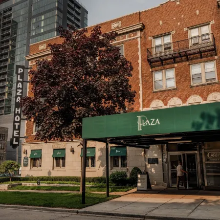 The Plaza Hotel - Milwaukee Отели рядом с достопримечательностью «Парк Ветеранов»