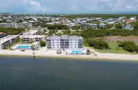 Ocean front with private beach and pool - Apartments