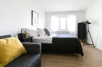 Modern Flat w Netflix Balcony top Location - Balkoner