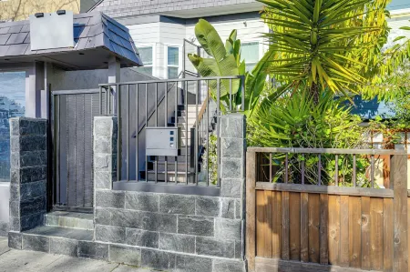 Walk to Crab Cove Beach: Alameda Home w/ Game Room Отели рядом с достопримечательностью «Pacific Pinball Museum»