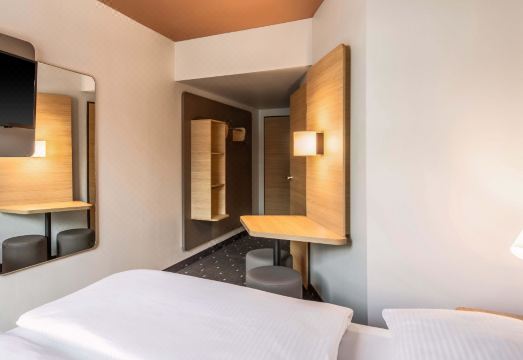 B&B 호텔 뉘른베르크-Hbf의 로비와 체크인 키오스크