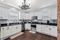 1890's charm on Bourbon Trail- 7 distilleries w/in 25min! Bourbon Room in house! Hotels in Lawrenceburg