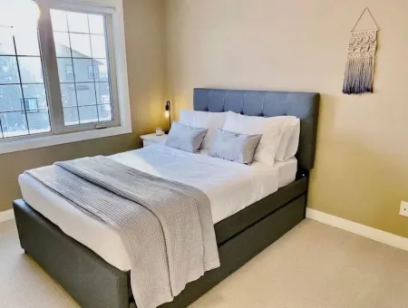 Cozy & Luxurious Ridge Home - including 2nd suite