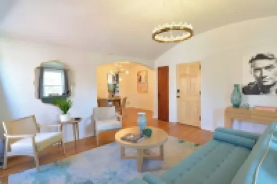 The Avenue Hot Tub  Patio  King Bed  Pet Friendly  Fast WiFi Gem of Grandview