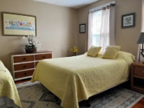 Free 2 Car Parking at this 3 bedroom apartment. Close to a park. Great location