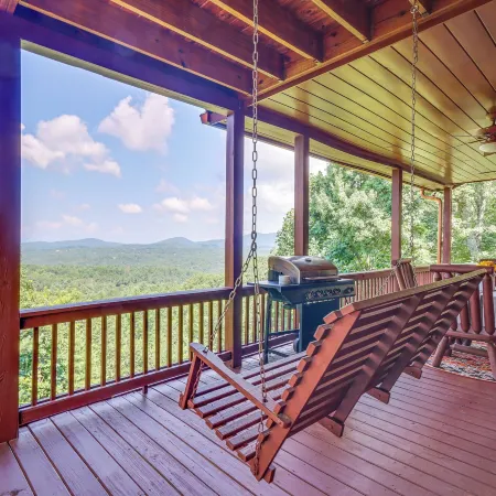 Mineral Bluff 'Bear Ridge Cabin' w/ Hot Tub!