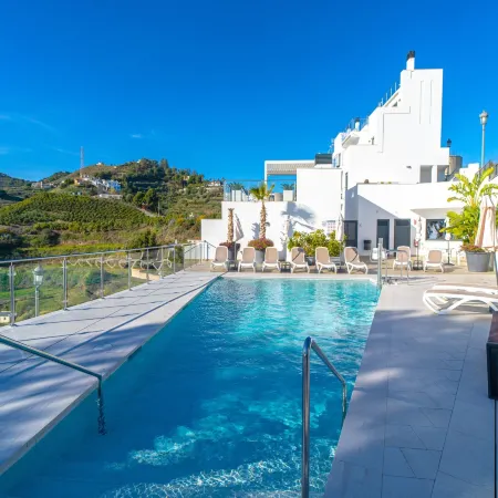 Penthouse in Málaga with Sea Views & Pool