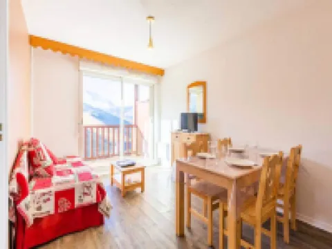 2 Rooms for 6 People