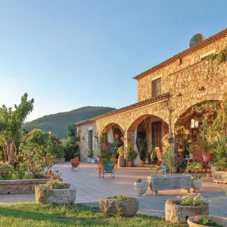 Pretty Villa with Sun Loungers