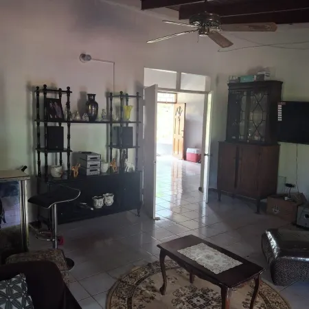 Healing 3-Bed Retreat - Sleeps 3 Hot Tub & Pool Отели в г. Дамбартон