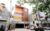 Favor Hotel Makassar City Center by Life - parking