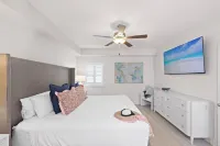 Sea Glass 214 - 3-Bedroom Luxe Condo, Right on the Beach with Amazing Pool View! - Private Pool
