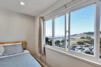 Stunning Ocean Mountain View Near SF+Beach 3 Suite