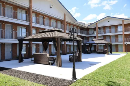 Days Inn & Suites by Wyndham Bossier City