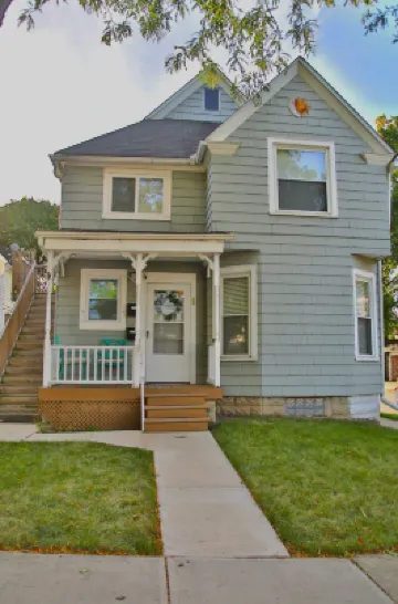 Family-Friendly Lakewood Home 4BR, Full Kitchen & Yard!