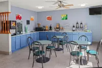 GrandStay Hotel & Suites - piscina