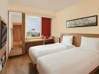 イビス ナビ ムンバイ ホテル テインのホテル