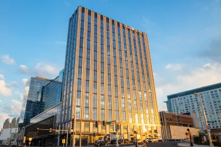 Omni Boston Hotel at the Seaport Отели рядом с достопримечательностью «African Meeting House»