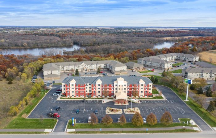 Holiday Inn Express & Suites ST. CLOUD by IHG