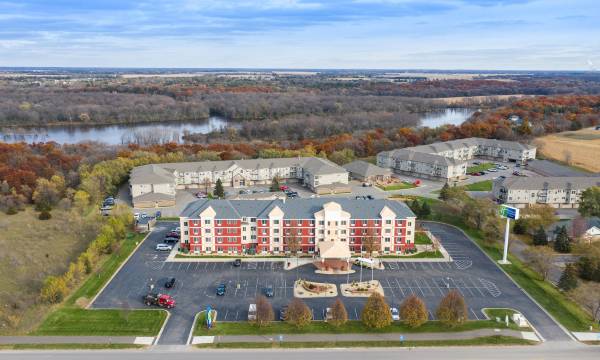 Holiday Inn Express & Suites ST. Cloud by IHG