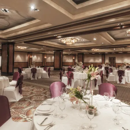 Taj MG Road Bengaluru Отели рядом с достопримечательностью «Озеро Улсур»