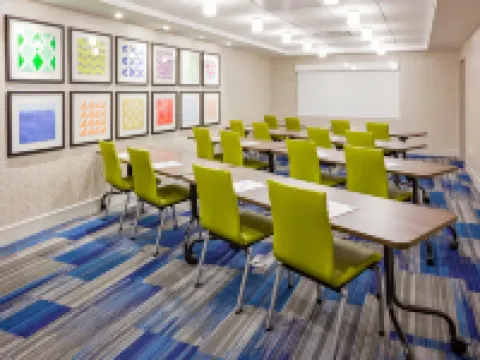 Holiday Inn Express & Suites DES MOINES DOWNTOWN by IHG Hotels in Des Moines