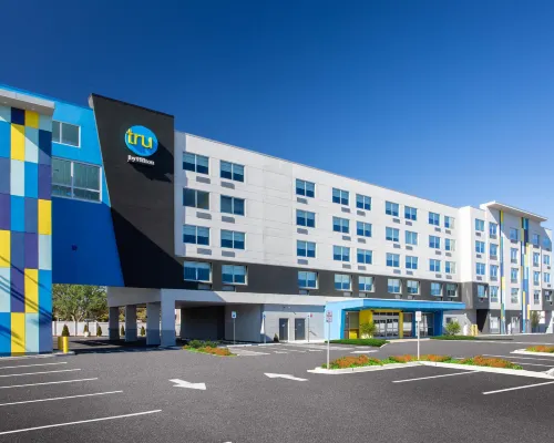 Tru by Hilton Ocean City Bayside Hotel dekat Bar Seacrets