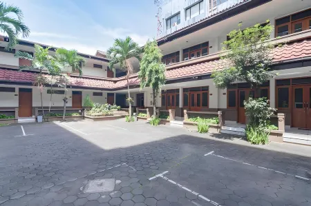 Hotel Yehezkiel Surapati Mitra RedDoorz
