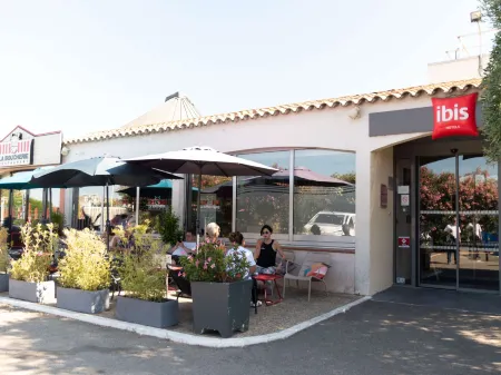 Ibis Narbonne Отели в г. Баж