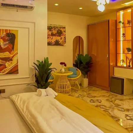 5 Bedrooms Ensuite in a Shared House