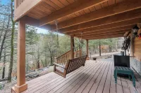 Creekside - 2 Bdr Resort Cabin in Epic Location!