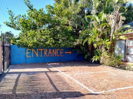 Saltycrax Backpackers Отели в г. Блубергстранд