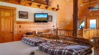 A+ Mountain Vistas ❃ Starlink ❃ Fire Pit ❃ Secluded ❃ 15 miles to National Park