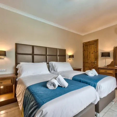 Villa Sardinella 5 Bedroom Villa with Private Pool Отели рядом с достопримечательностью «Пляж Голден-Бэй»