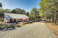 1 Mi to Park and Boat Ramp! Lake Texoma Retreat - Wifi