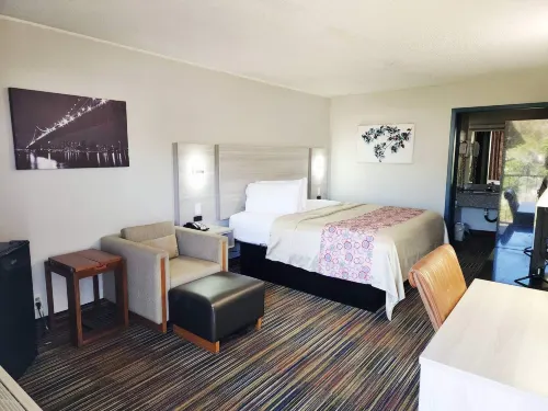 Discovery Inn Lafayette