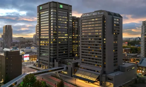DoubleTree by Hilton London Ontario - ที่มีที่จอดรถ