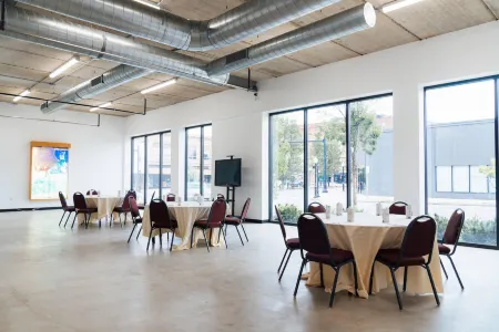 Hotel Downstreet, Ascend Hotel Collection Отели рядом с достопримечательностью «Mohawk Trail»