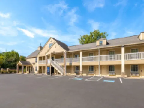 Days Inn by Wyndham Canton Hotels in Canton